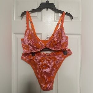 38DDD underwire Savage X bra w/ 2 pair matching panties 1X. Pink w/orange lace